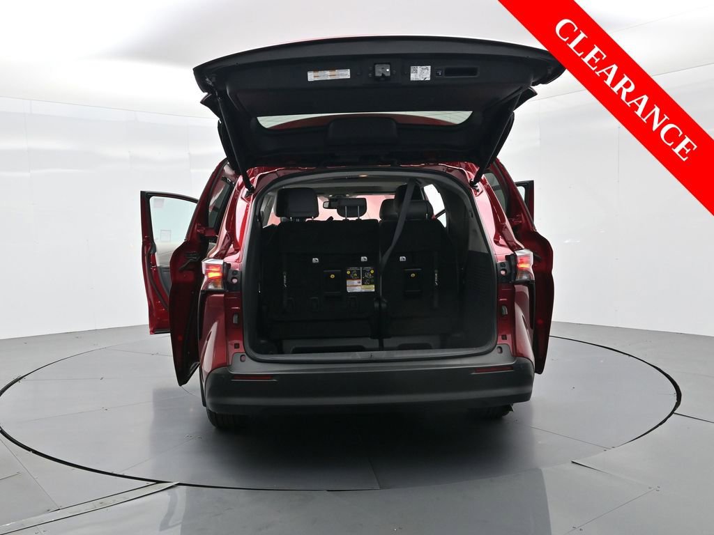 Used 2022 Toyota Sienna XLE image 44