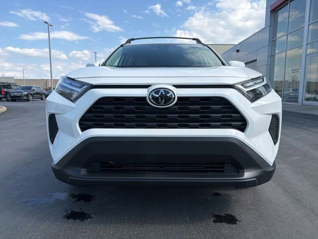 Used 2025 Toyota RAV4 LE AWD/4WD image 2