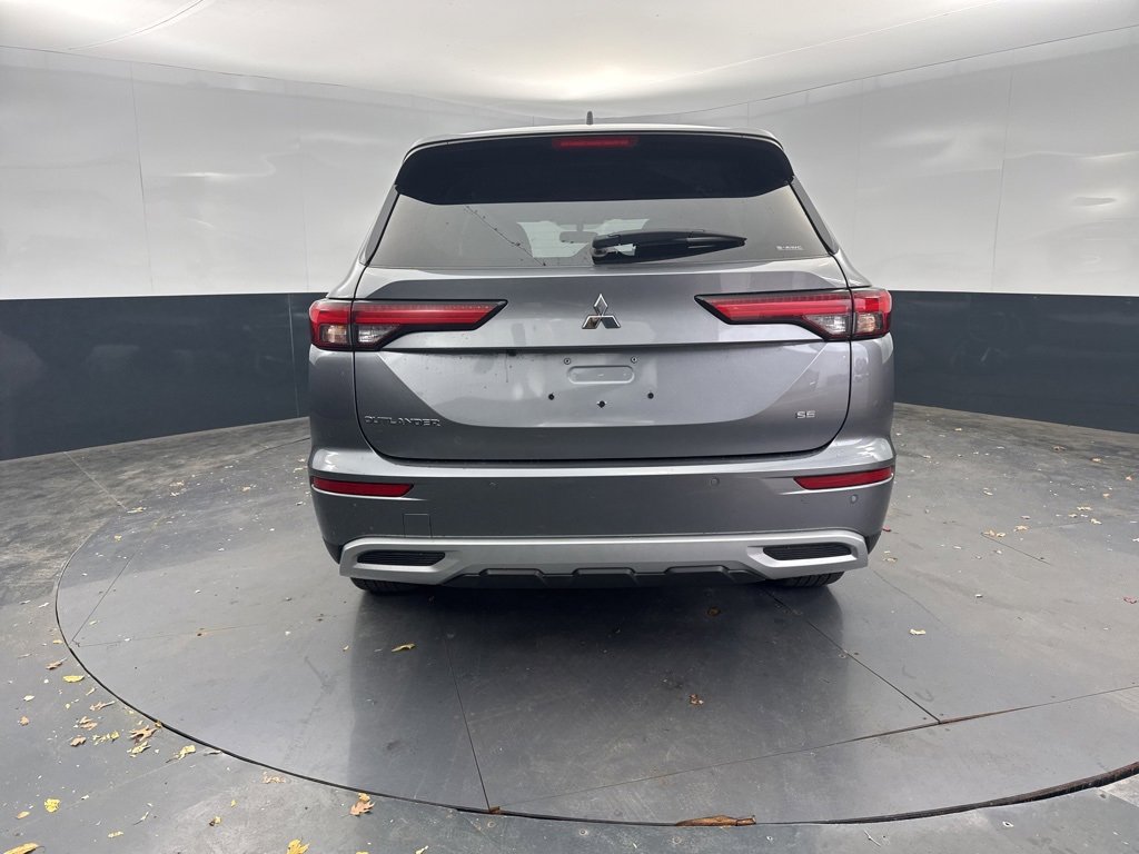Used 2024 Mitsubishi Outlander SE image 4