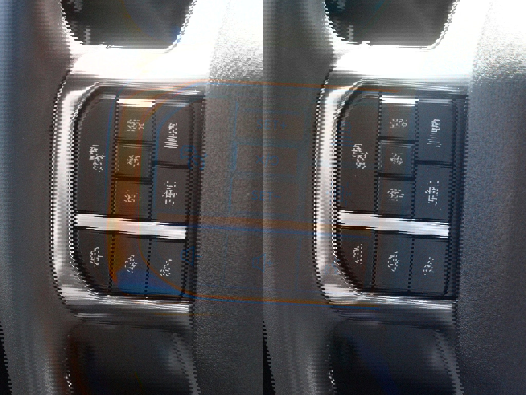 Used 2025 Ford F250 Platinum w/ Platinum Plus Package image 11