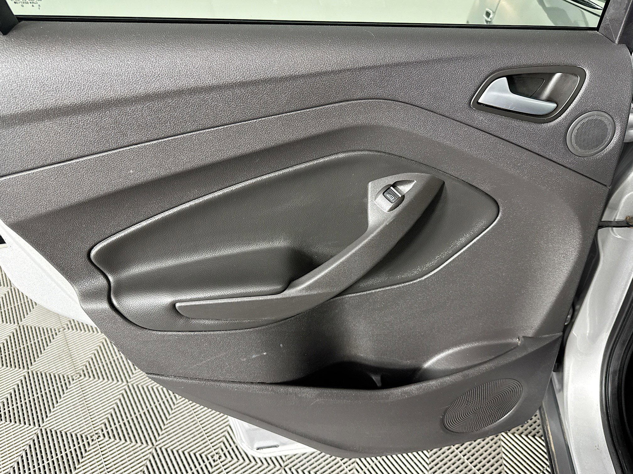 Used 2016 Ford Escape Titanium image 25