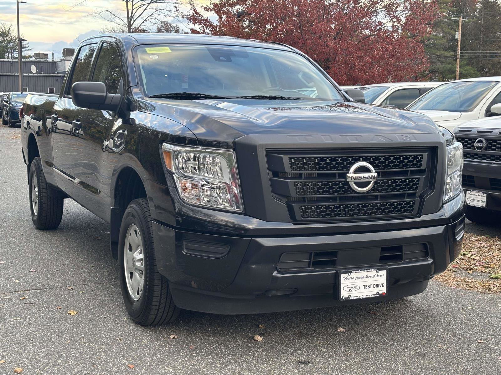 Used 2022 Nissan Titan S image 3