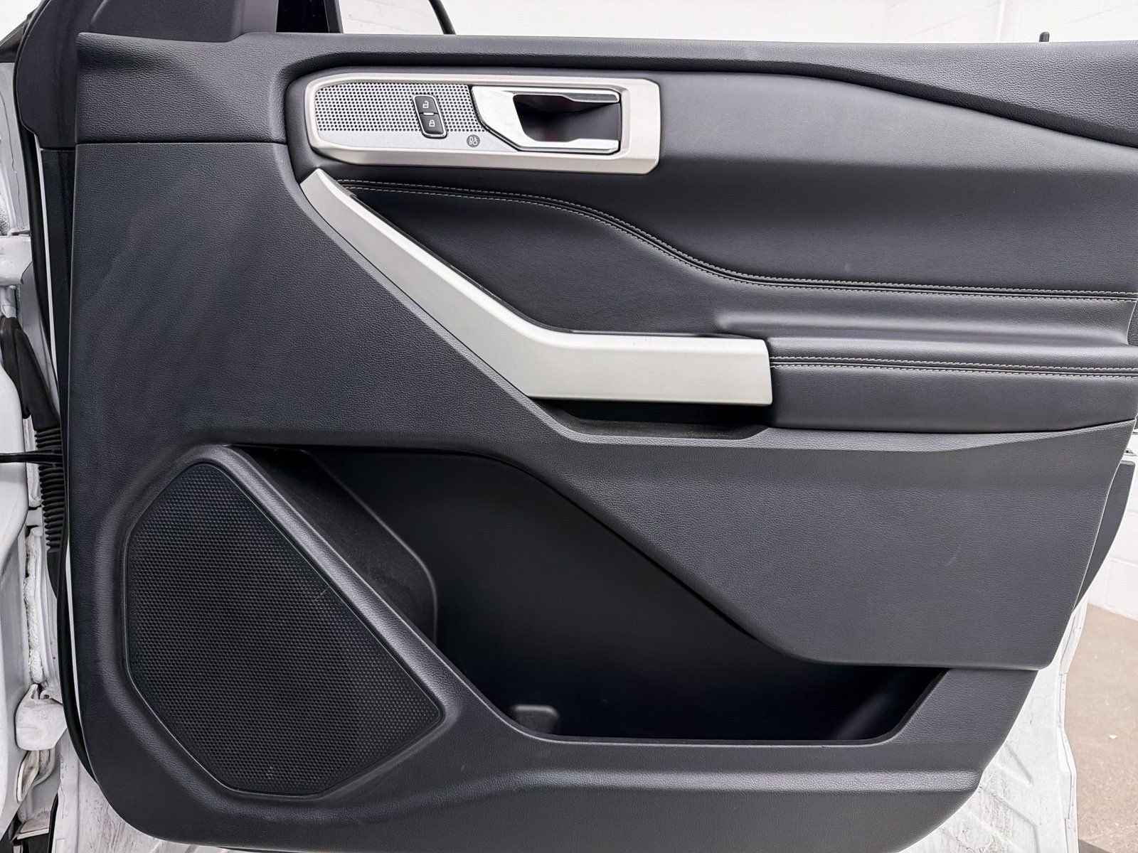 Used 2022 Ford Explorer Limited image 30