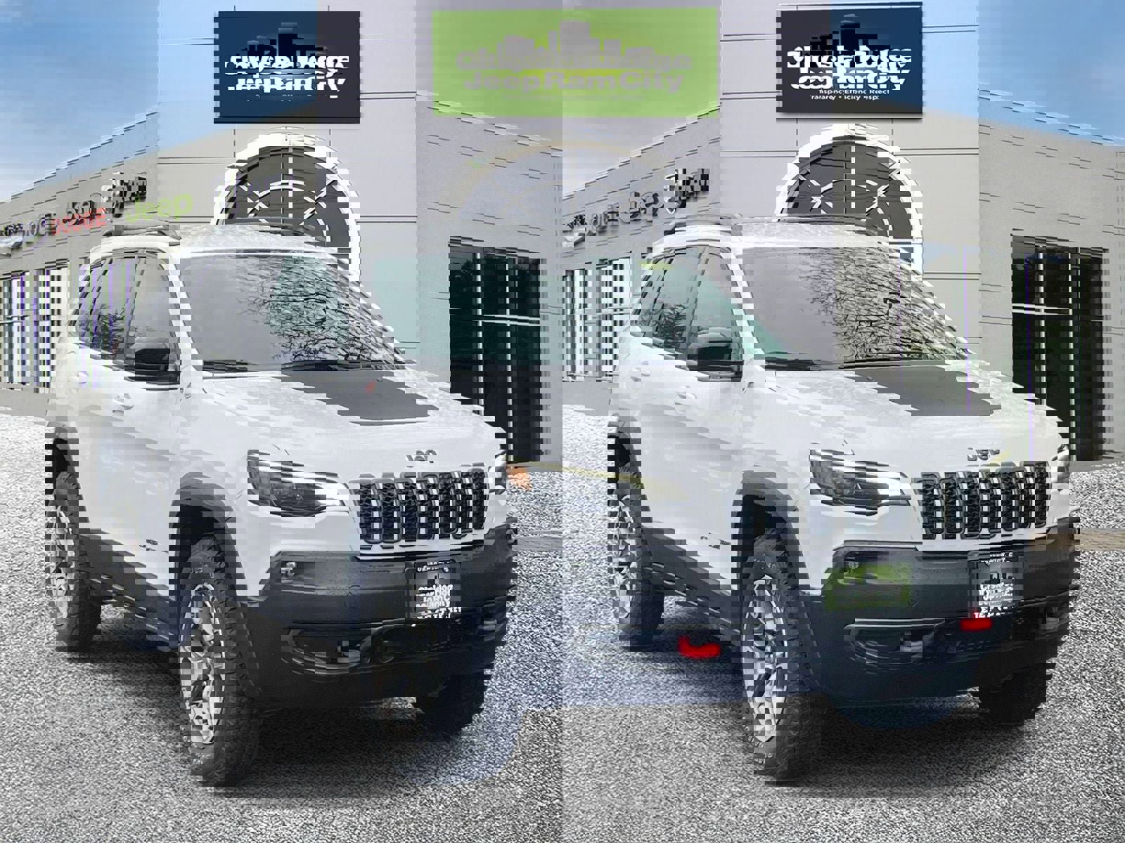 Used 2022 Jeep Cherokee Trailhawk image 4