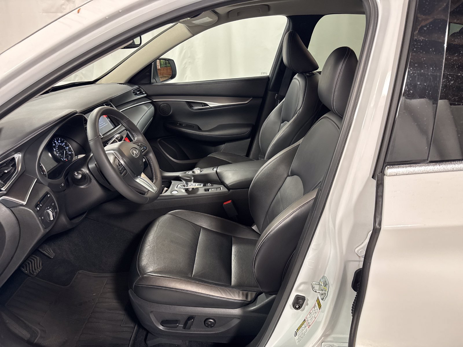 Used 2022 INFINITI QX50 Luxe w/ Cargo Package AWD/4WD image 3