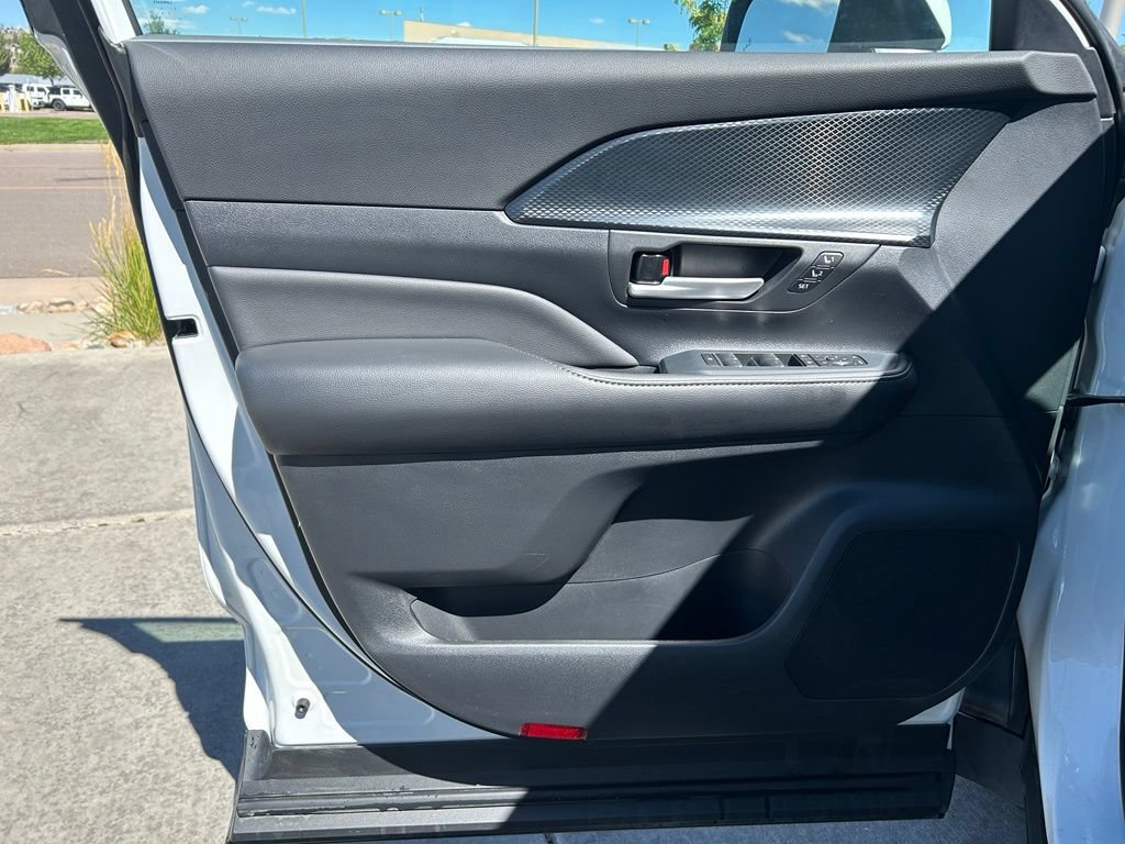 Used 2025 Toyota Grand Highlander AWD Hybrid image 13