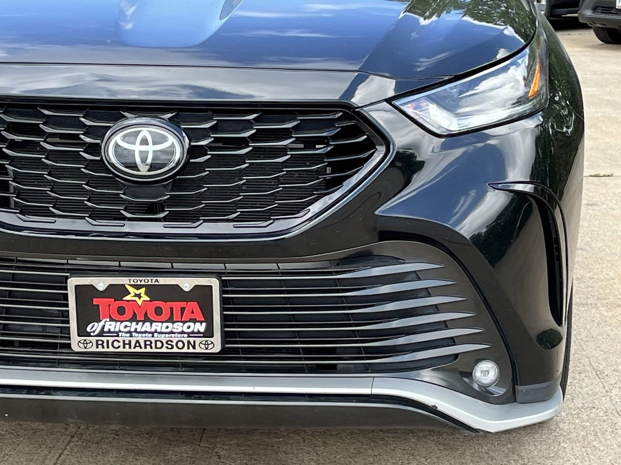 Used 2024 Toyota Highlander XSE FWD image 8