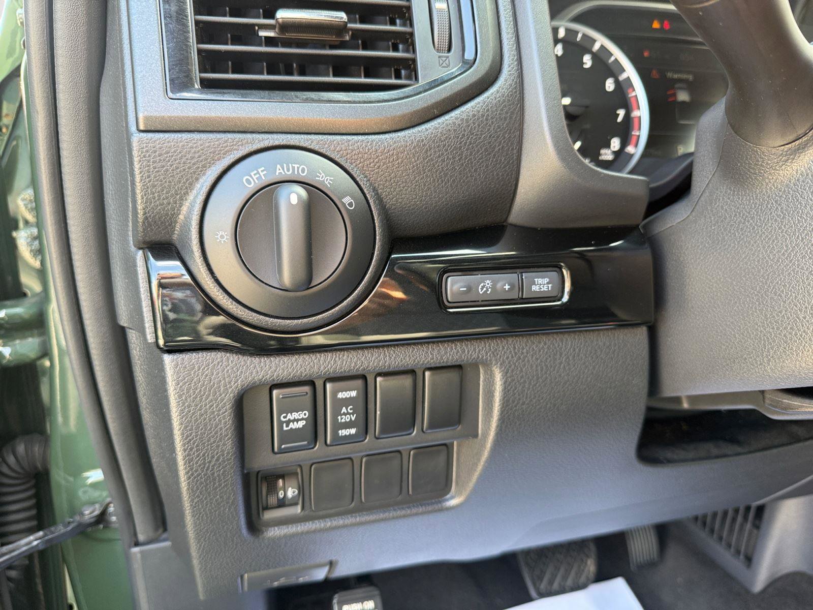 Used 2024 Nissan Titan SV w/ SV Bronze Edition Package AWD/4WD image 17