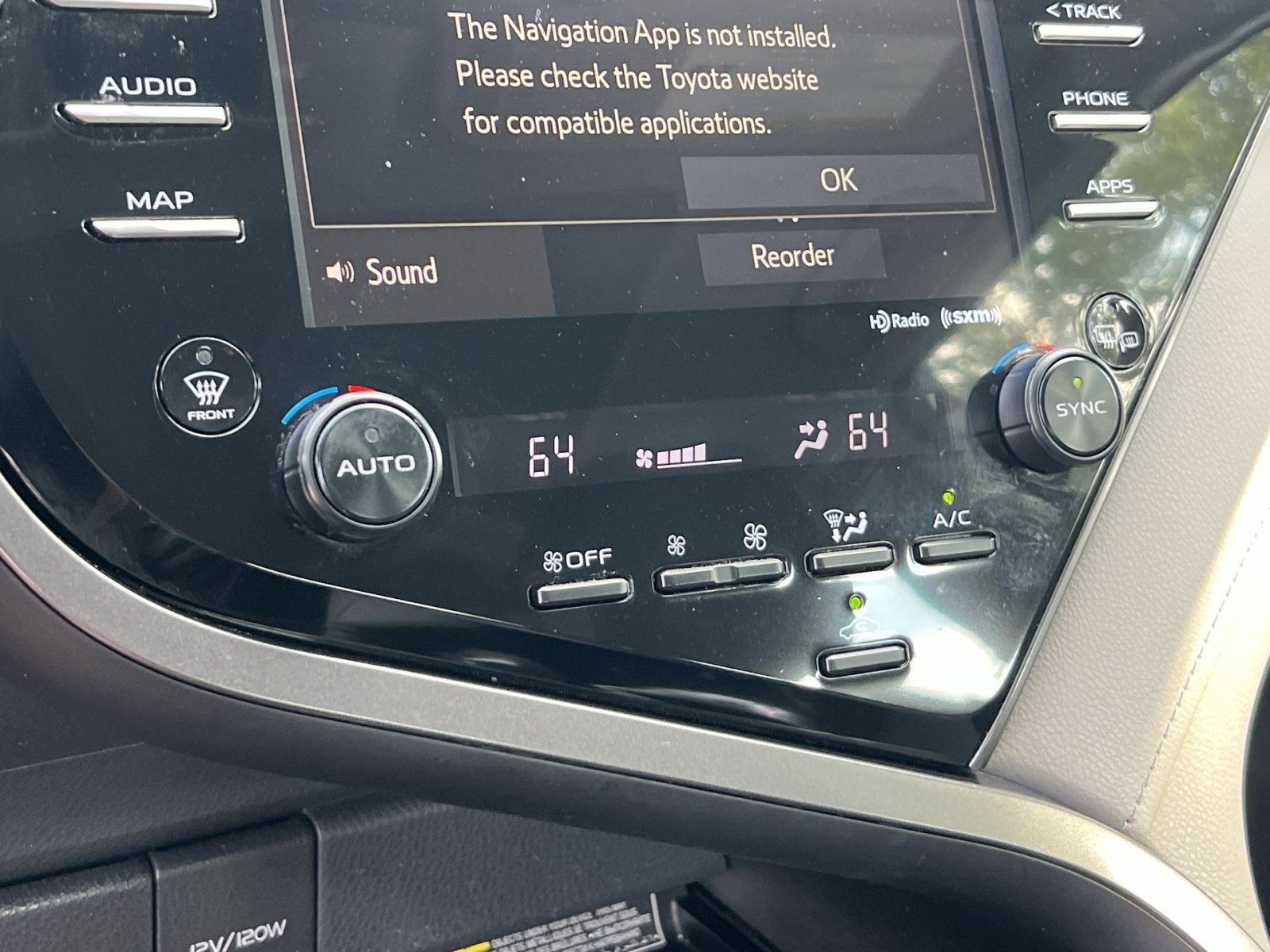 Used 2020 Toyota Camry XLE FWD image 19