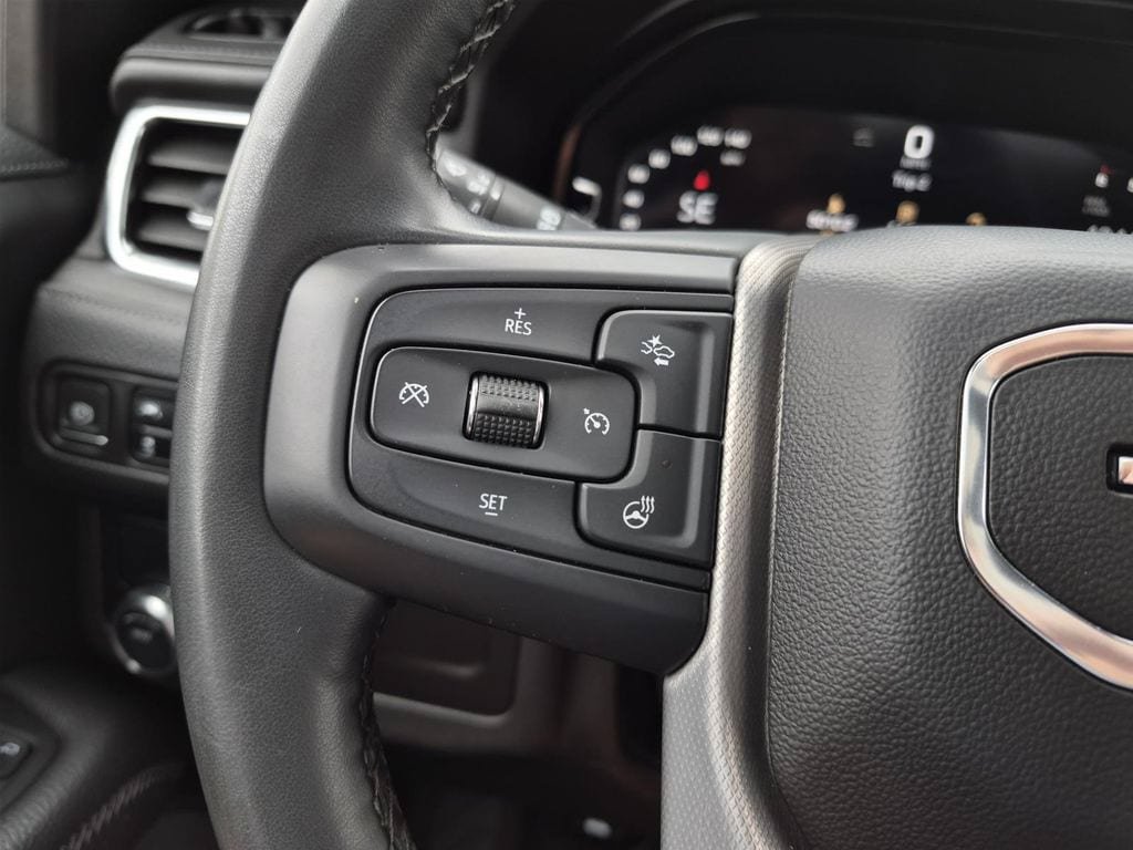 Used 2023 GMC Yukon Denali RWD image 25