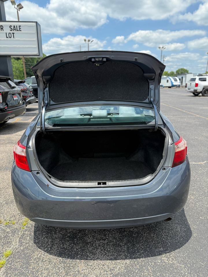 Used 2017 Toyota Corolla LE FWD image 16