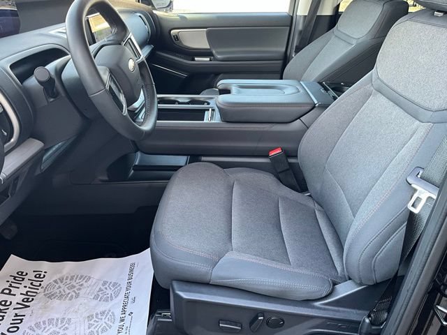 Used 2025 Ford Expedition Max Active RWD image 5
