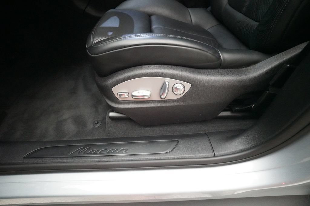 Used 2020 Porsche Macan AWD/4WD image 12