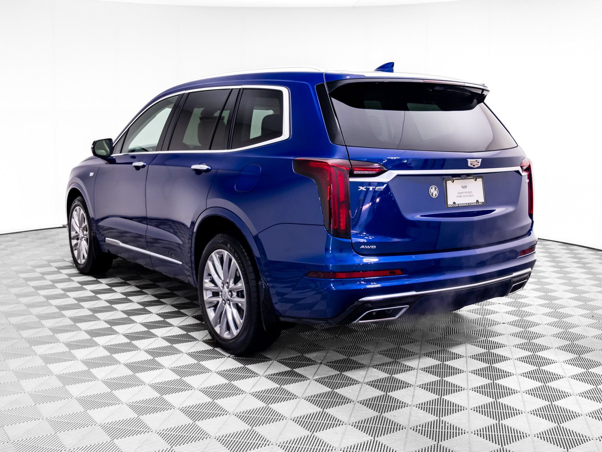 Used 2025 Cadillac XT6 Premium Luxury w/ Technology Package AWD/4WD image 3