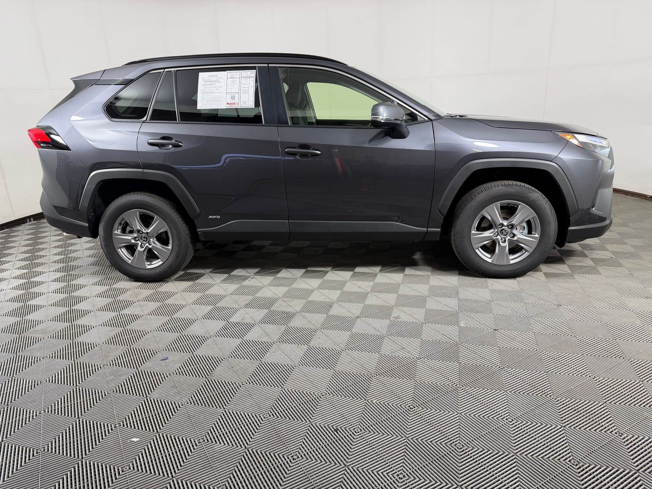 Used 2025 Toyota RAV4 XLE AWD/4WD image 8