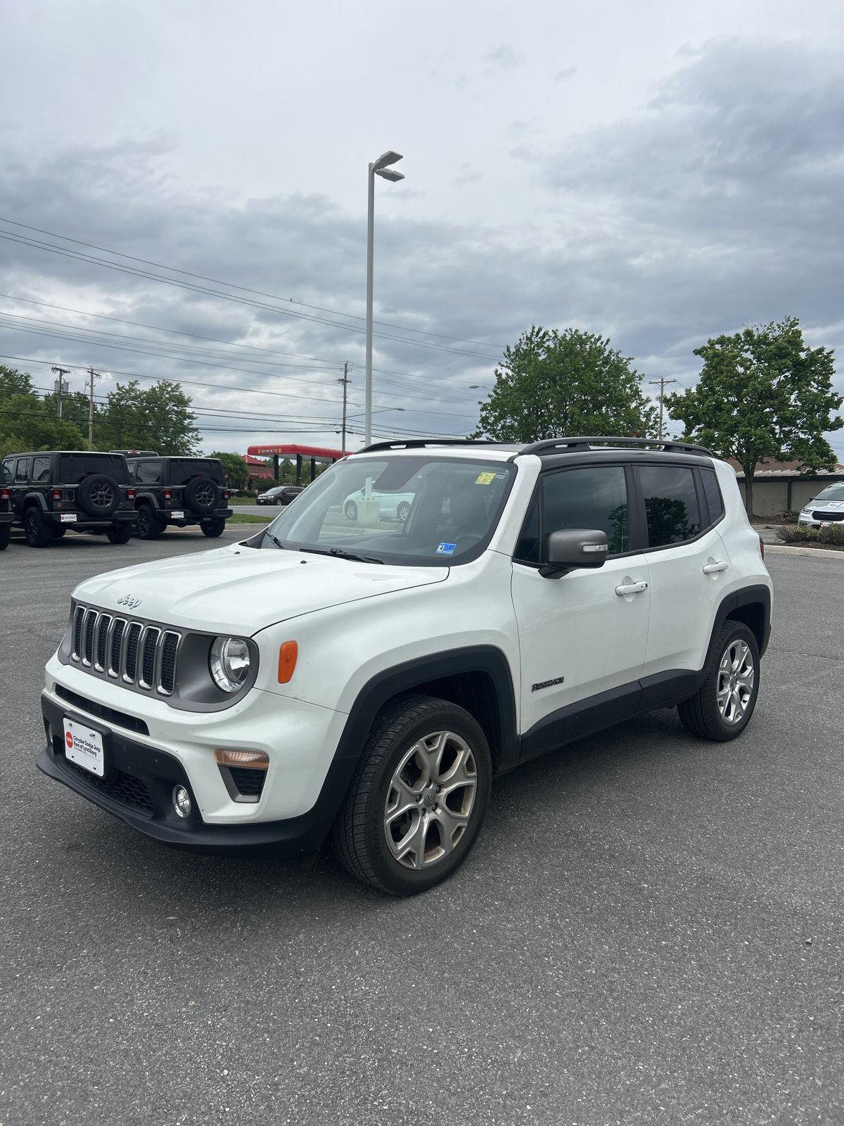 Used 2019 Jeep Renegade Limited w/ UConnect 8.4 Nav Group AWD/4WD image 3