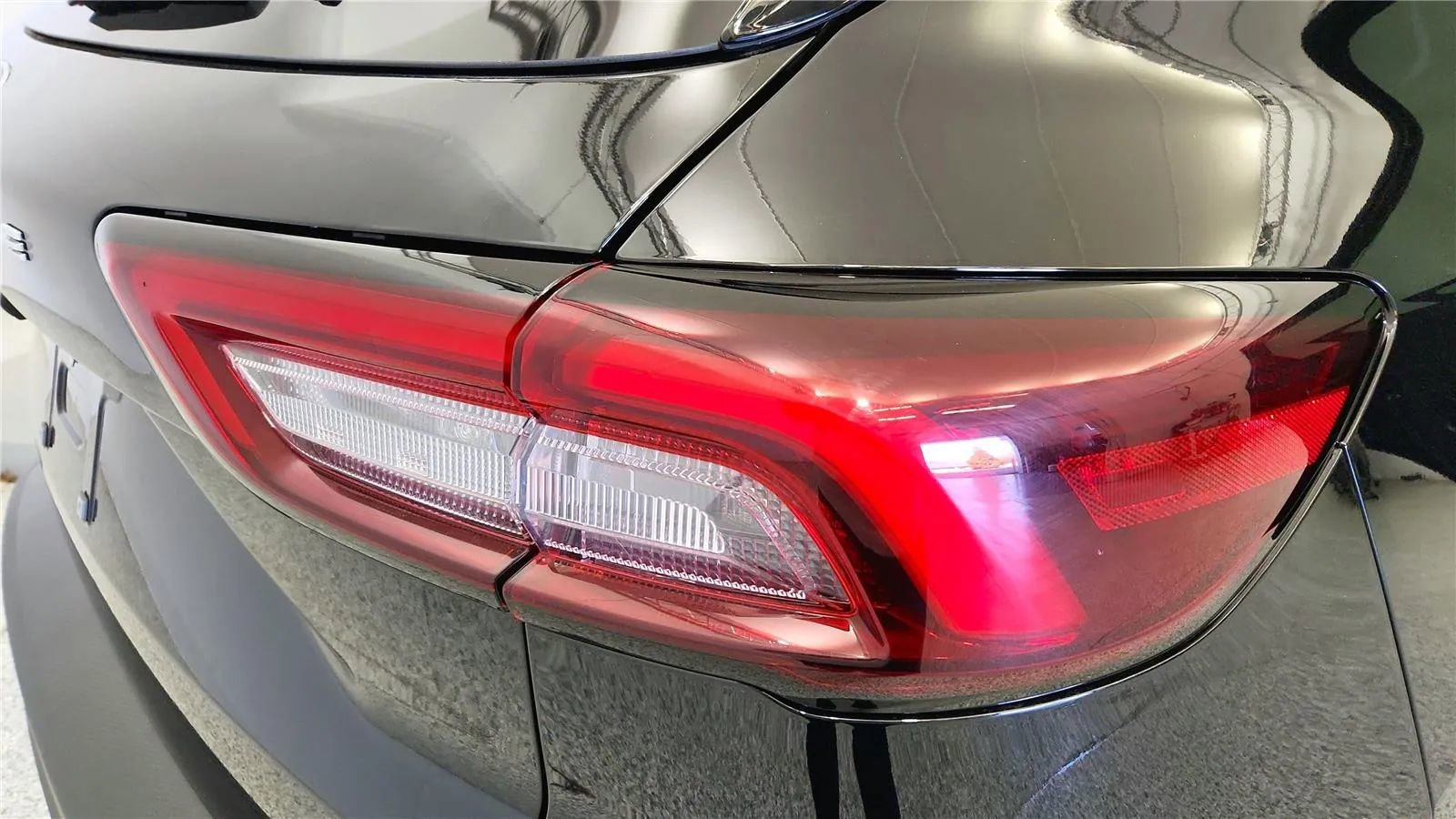 Used 2025 Ford Escape ST-Line image 15