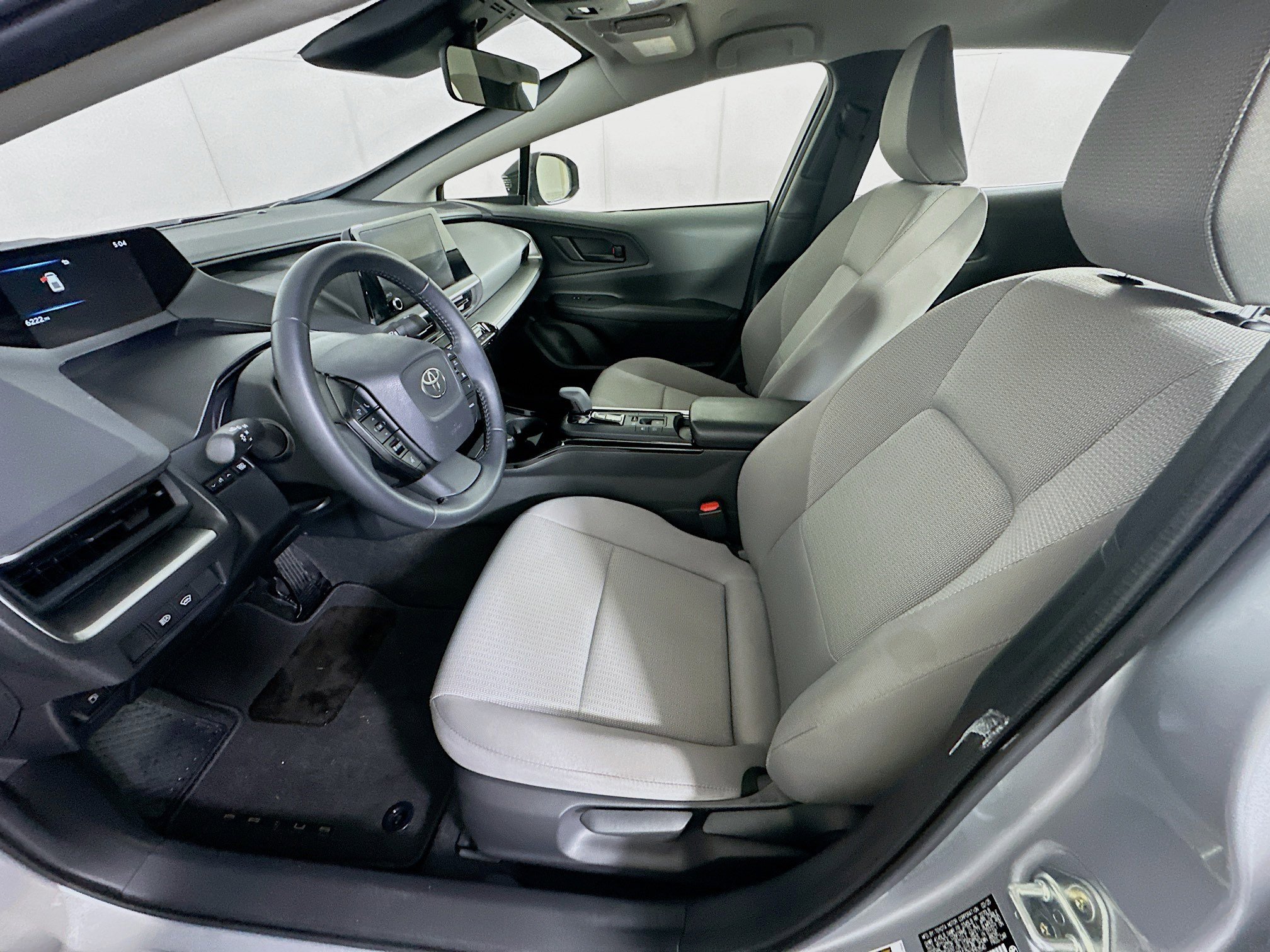 Used 2025 Toyota Prius LE FWD image 13