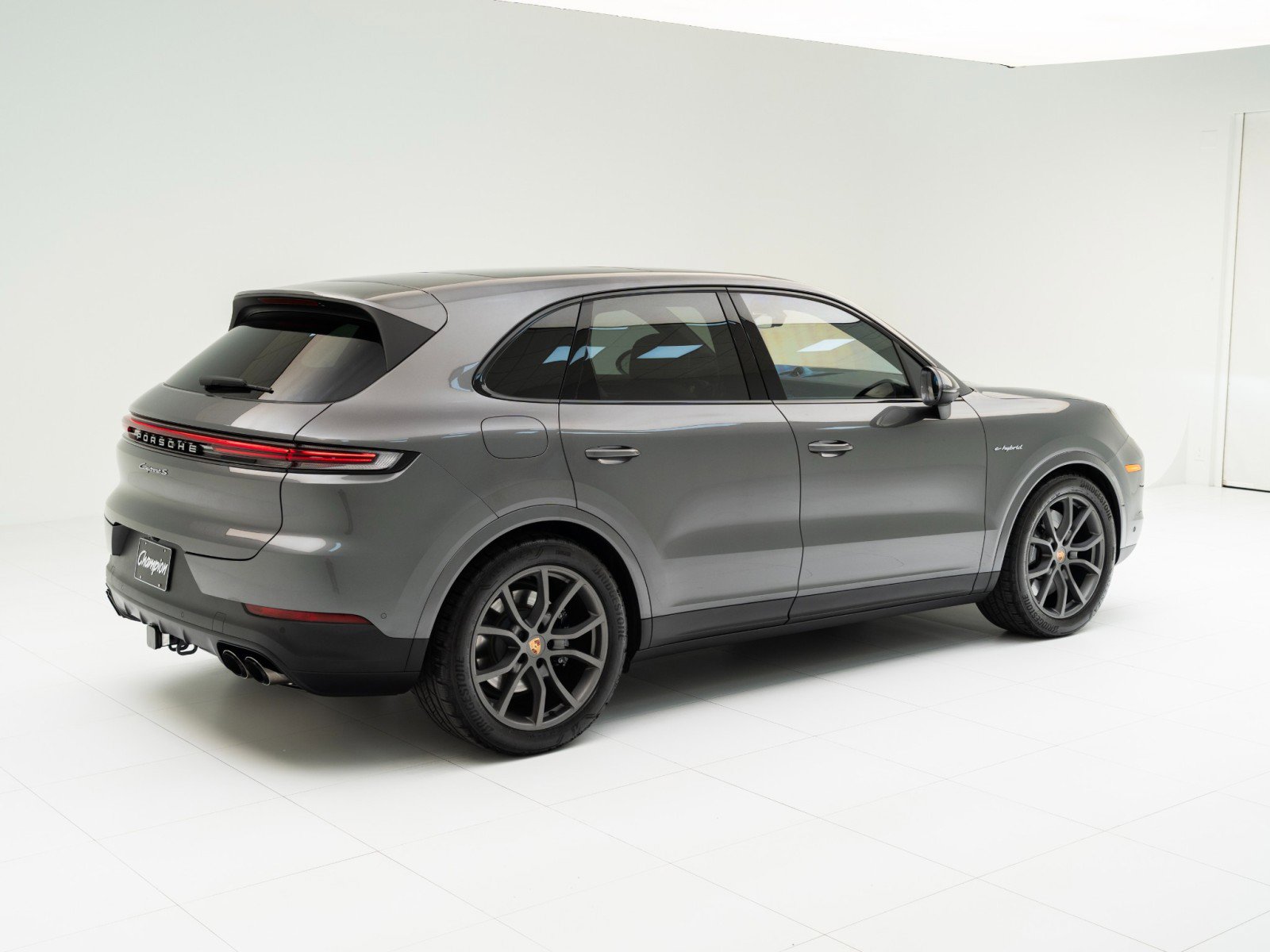 Certified 2025 Porsche Cayenne S image 9