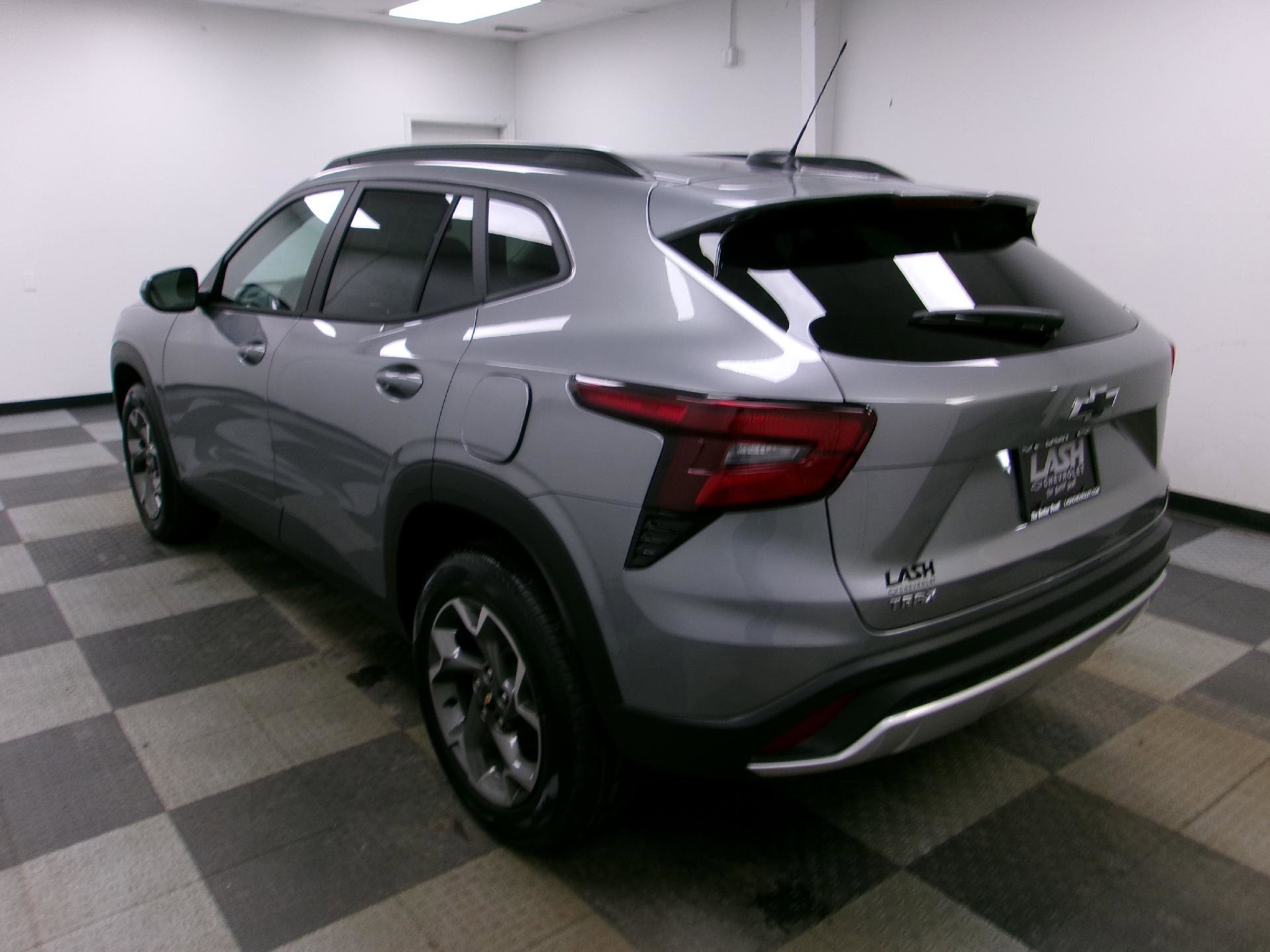 New 2026 Chevrolet Trax LT w/ Driver Confidence Package image 2