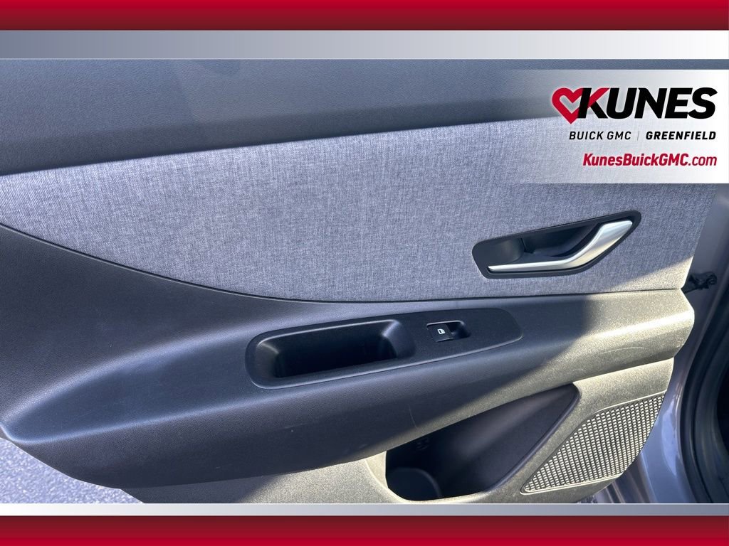 Used 2025 Hyundai Elantra Limited FWD image 32