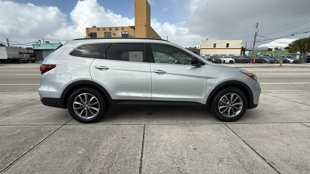 Used 2017 Hyundai Santa Fe SE FWD image 15