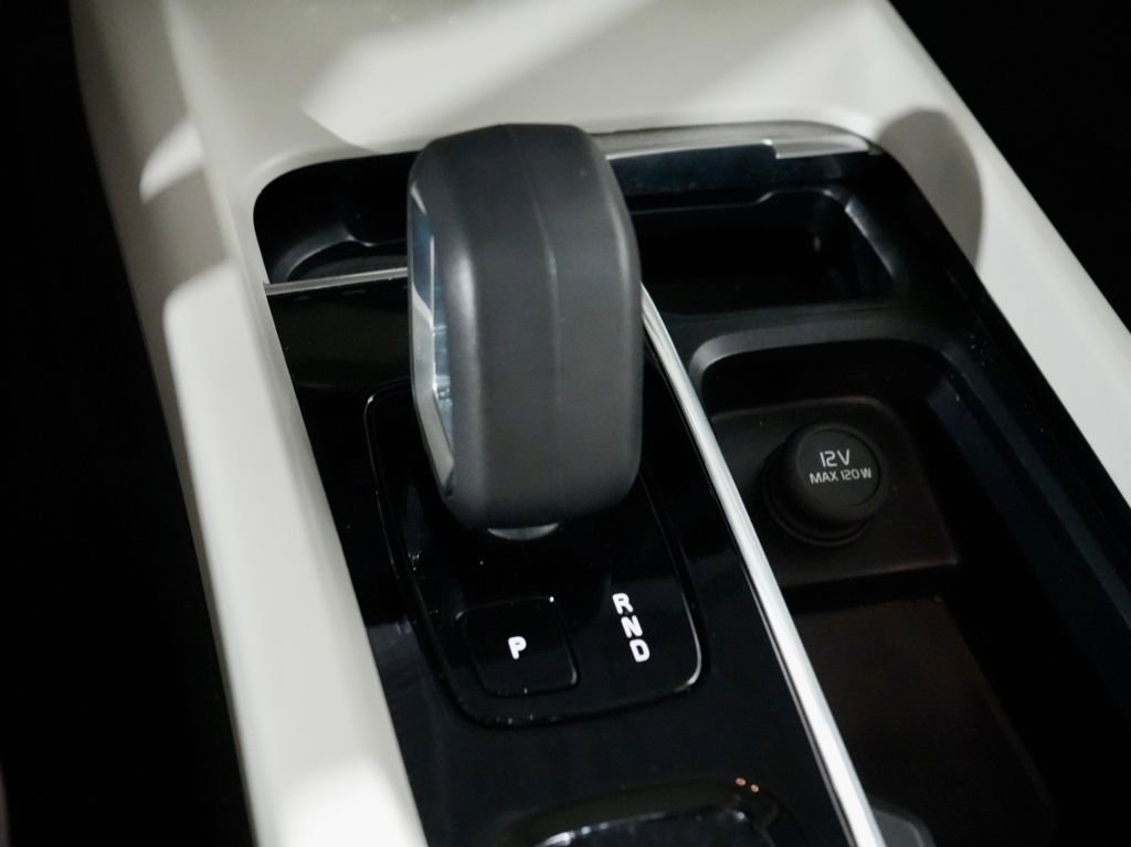 Used 2023 Volvo XC60 B5 Plus w/ Climate Package image 21