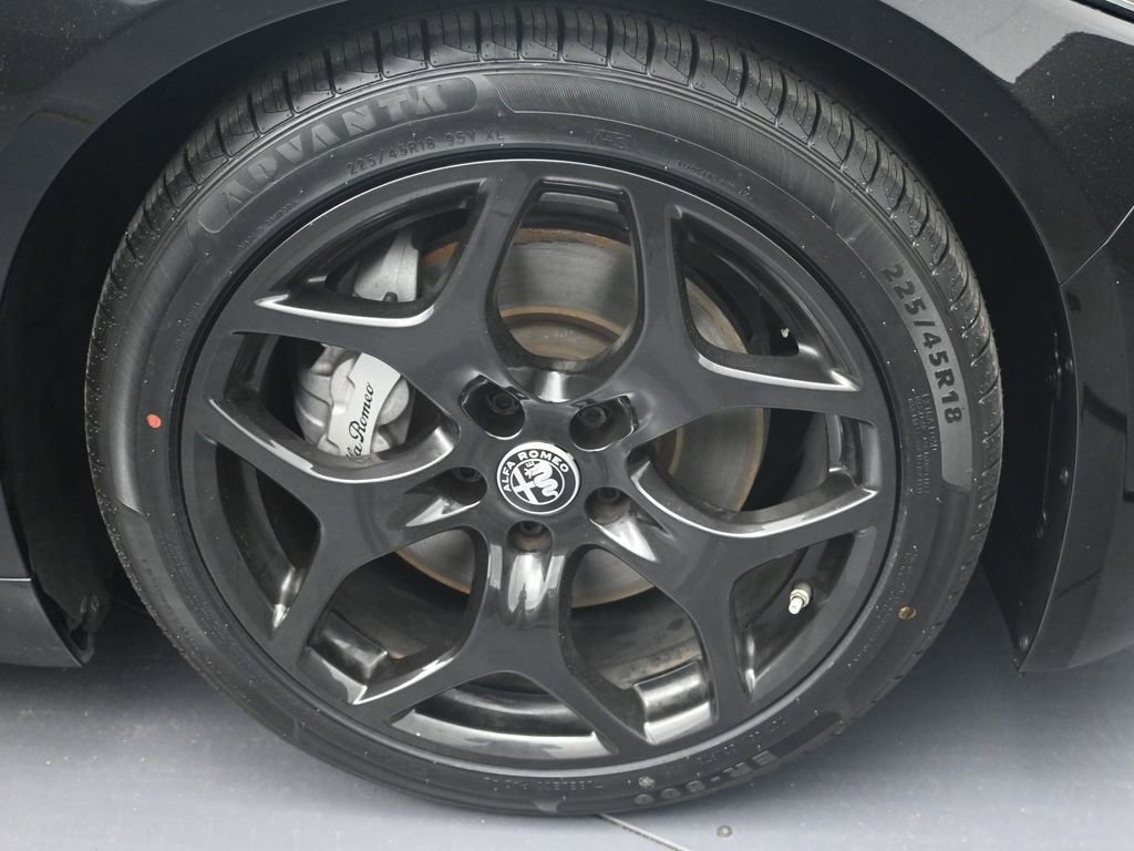 Used 2021 Alfa Romeo Giulia Sprint w/ Nero Edizione image 9