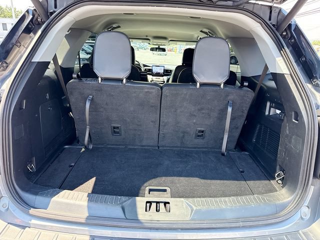 Used 2021 Ford Explorer XLT w/ Equipment Group 202A AWD/4WD image 29