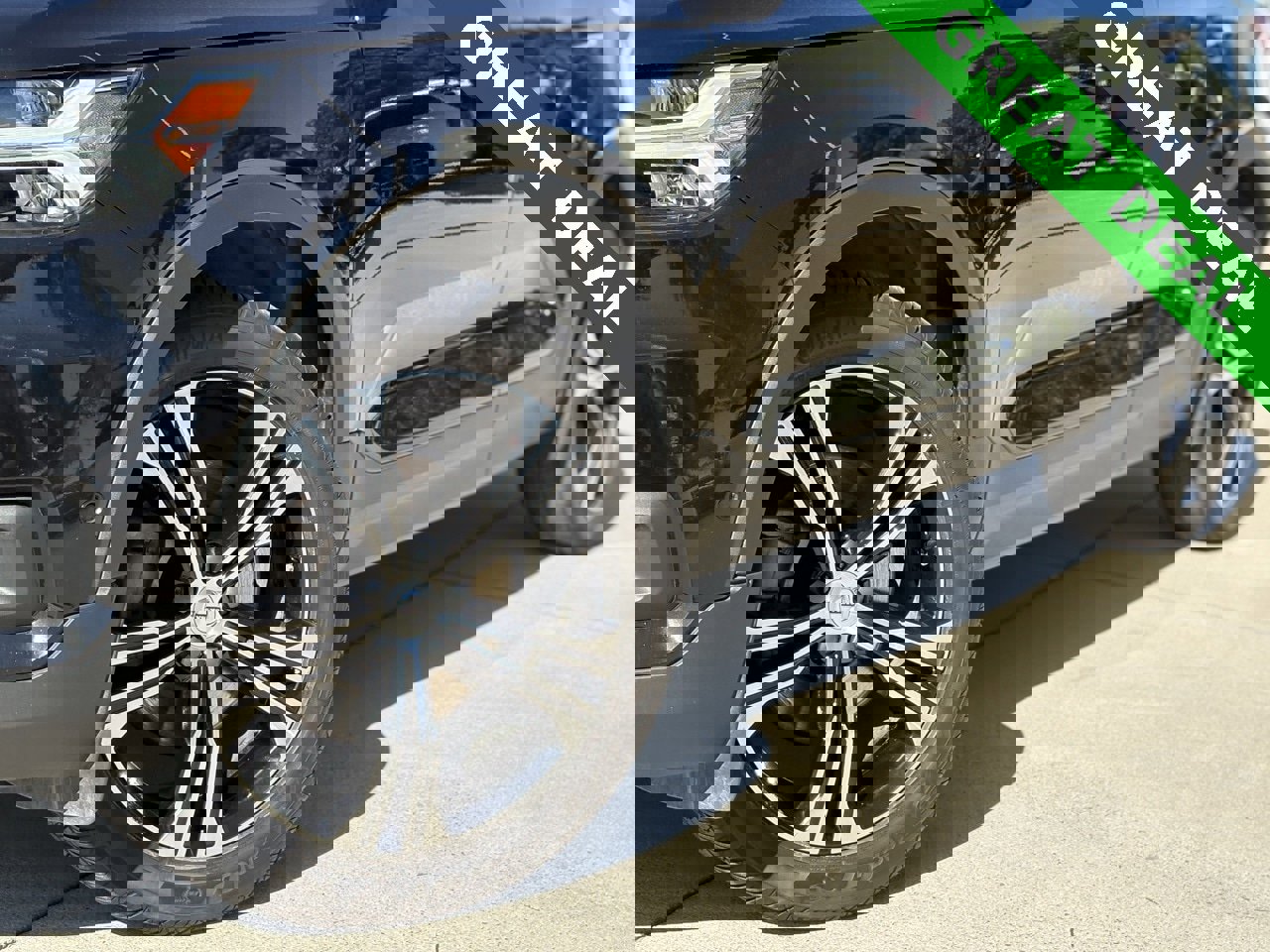 Used 2021 Volvo XC40 T5 Inscription w/ Protection Package Premier image 9