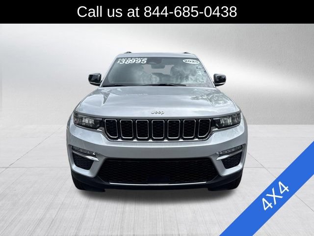 Used 2025 Jeep Grand Cherokee Limited AWD/4WD image 2