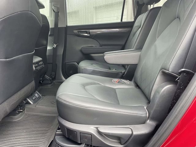 Used 2021 Toyota Highlander Platinum FWD image 16