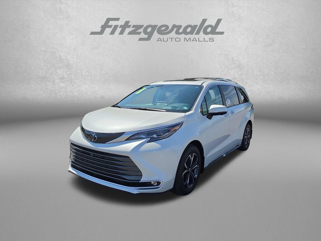 Used 2026 Toyota Sienna Platinum AWD/4WD image 3