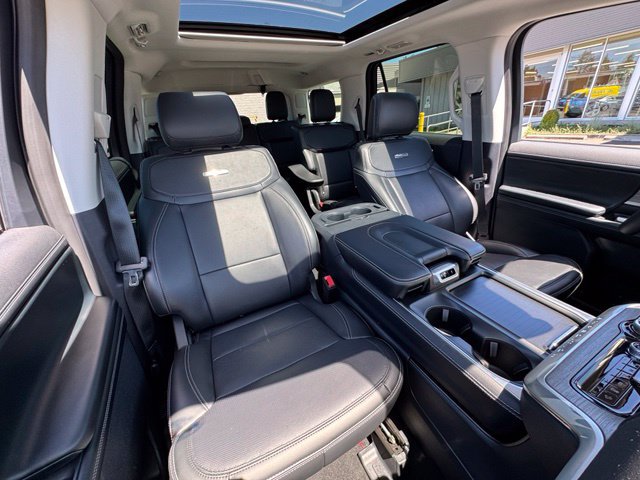 Used 2025 Ford Expedition Platinum AWD/4WD image 30
