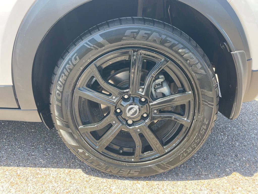 Certified 2024 Nissan Kicks SR w/ SR Premium Package FWD image 17