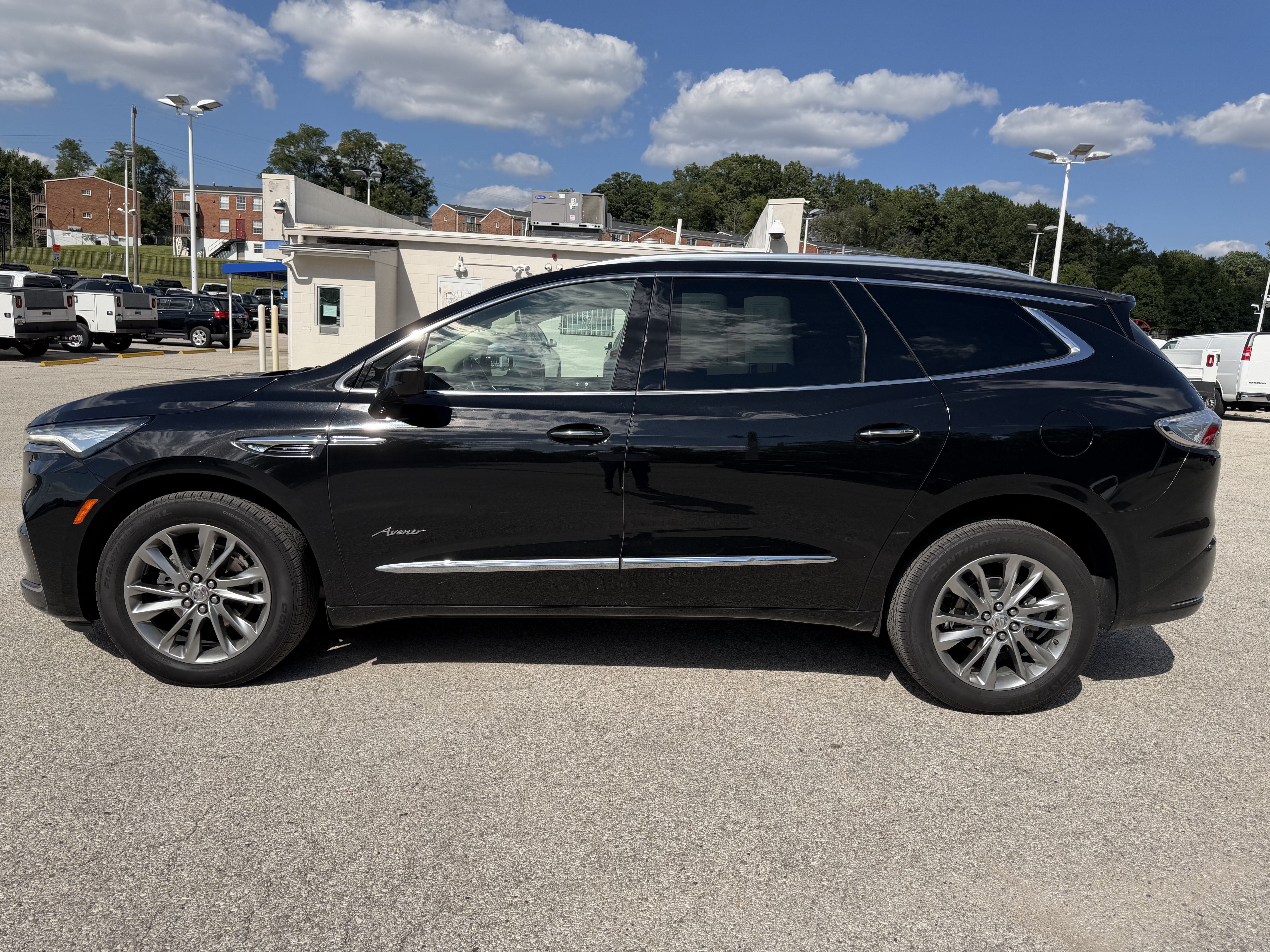 Used 2024 Buick Enclave Avenir AWD/4WD image 4