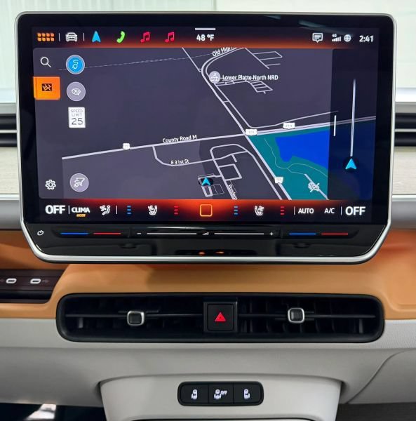 Used 2025 Volkswagen ID. Buzz 1st Edition AWD/4WD image 9