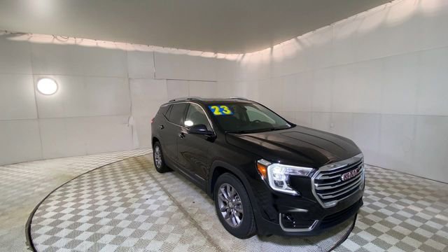 Used 2023 GMC Terrain SLT image 2
