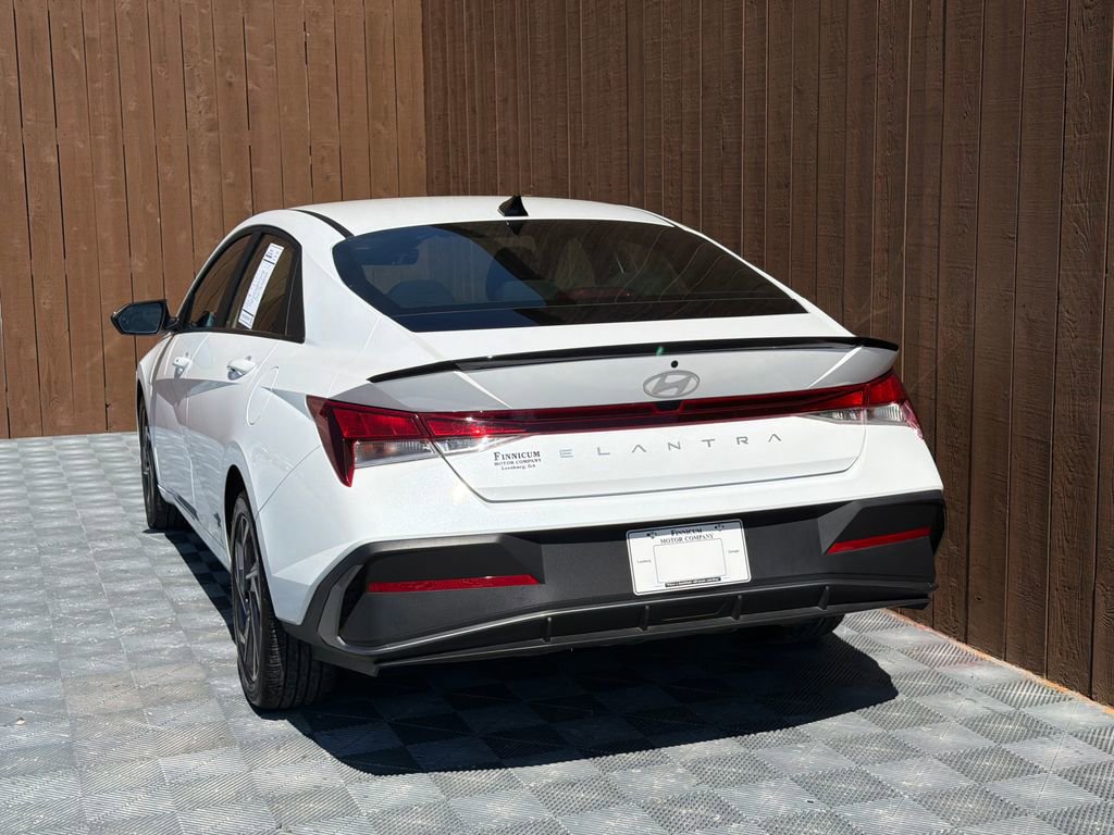 Used 2025 Hyundai Elantra Sport FWD image 15