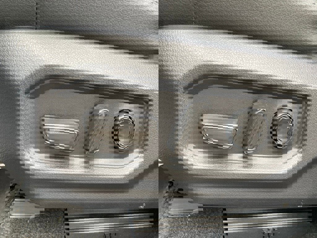 Used 2025 Toyota Tundra Limited image 14