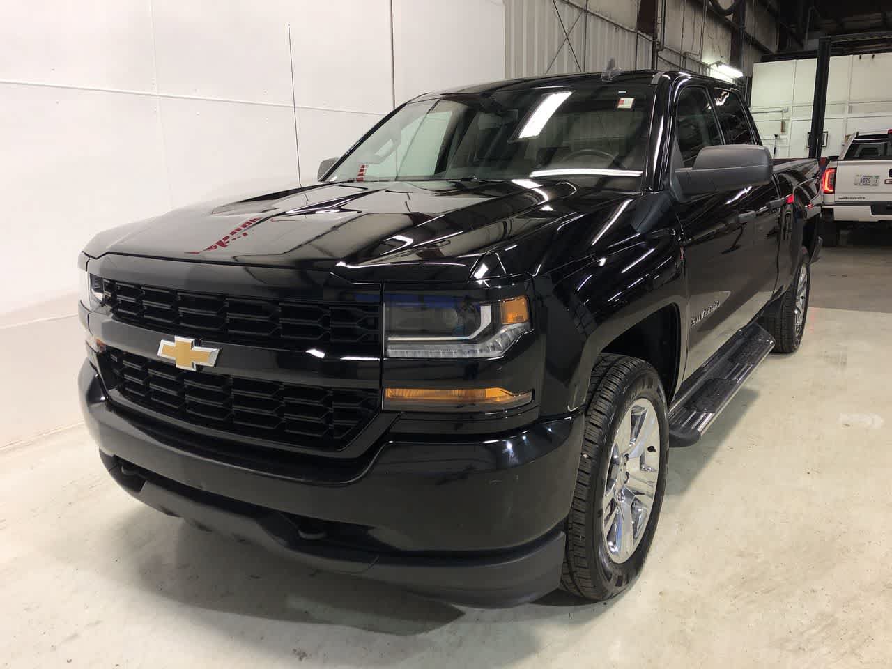 Used 2018 Chevrolet Silverado 1500 Custom w/ Custom Value Package AWD/4WD image 12