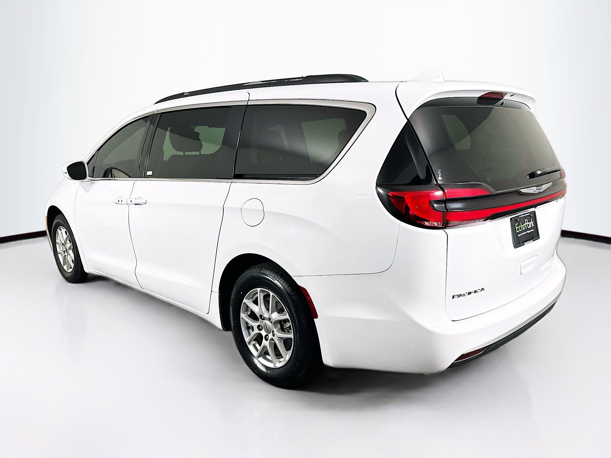 Used 2022 Chrysler Pacifica Touring-L image 5