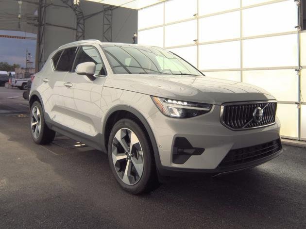 Used 2025 Volvo XC40 B5 Plus