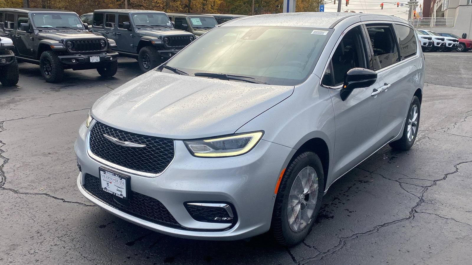 New 2026 Chrysler Pacifica Select AWD/4WD image 3
