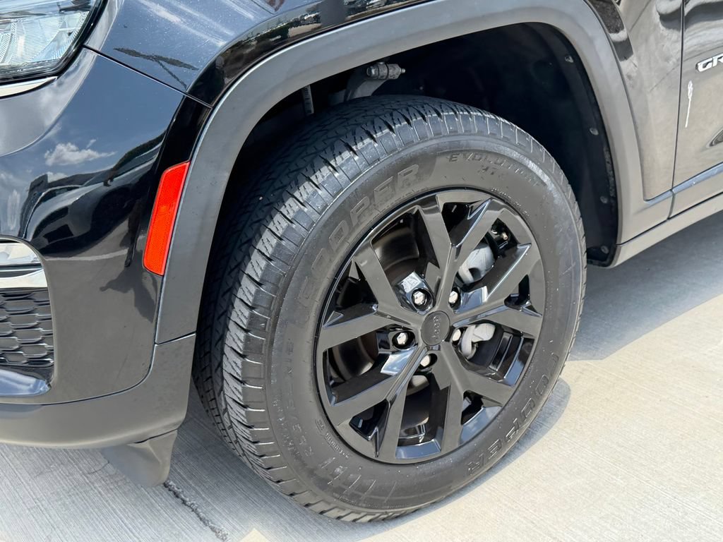 Used 2022 Jeep Grand Cherokee Limited AWD/4WD image 9