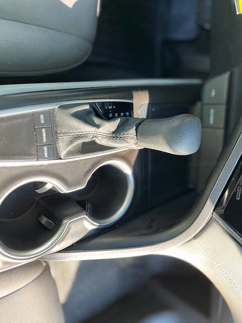 Used 2022 Toyota Camry LE image 13