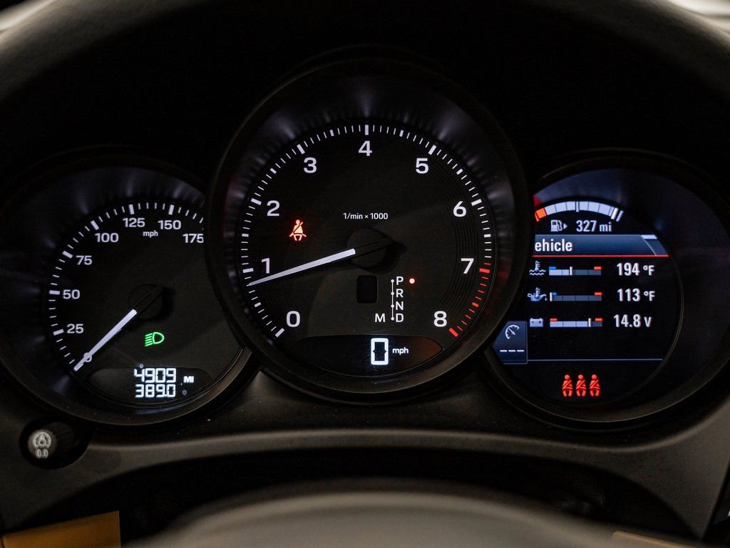 Certified 2025 Porsche Macan AWD/4WD image 31