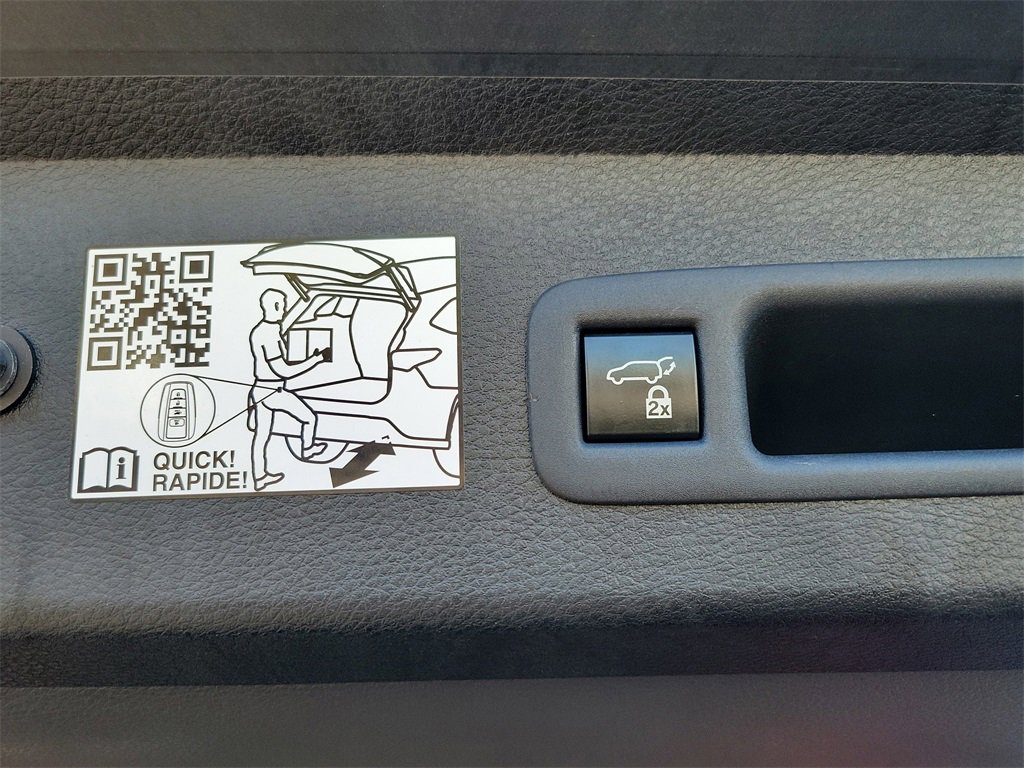 Used 2022 Toyota Sienna XLE image 11