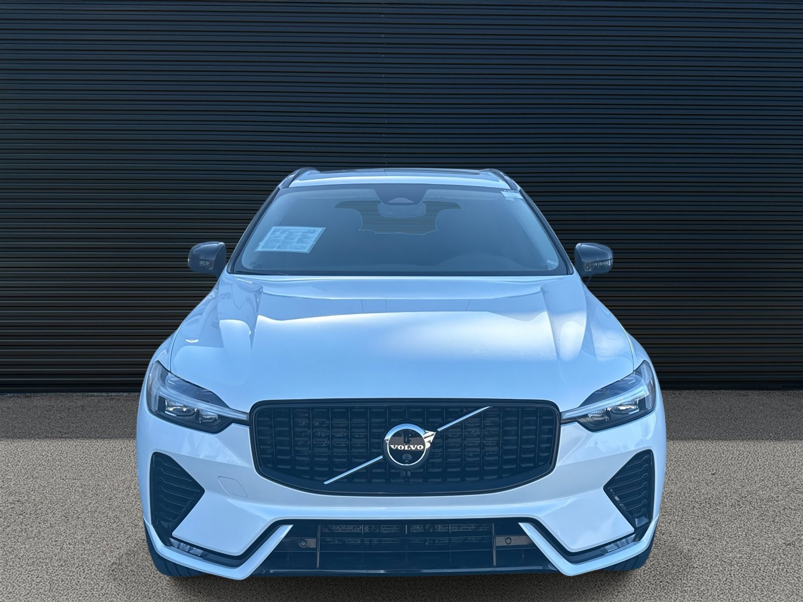 Certified 2025 Volvo XC60 B5 Plus image 2