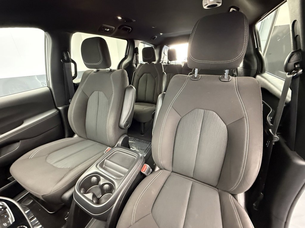 Used 2023 Chrysler Pacifica Touring image 42